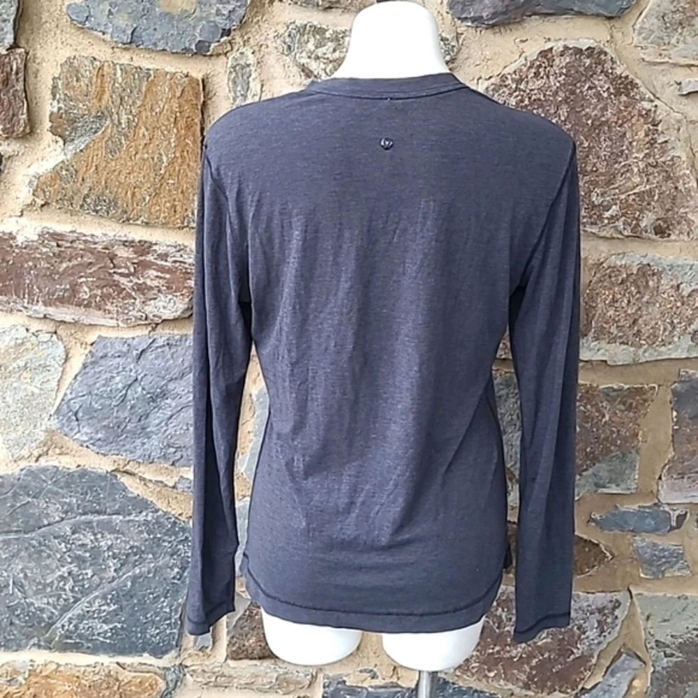 Lululemon Athletica Long Sleeve V Neck Top in Heathered Charcoal Gray